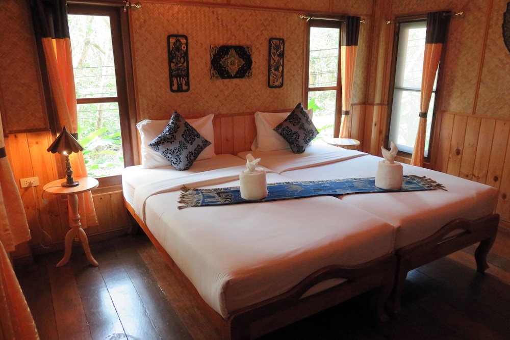 DELUXE, DOUBLE OR TWIN BED, GARDEN VIEW