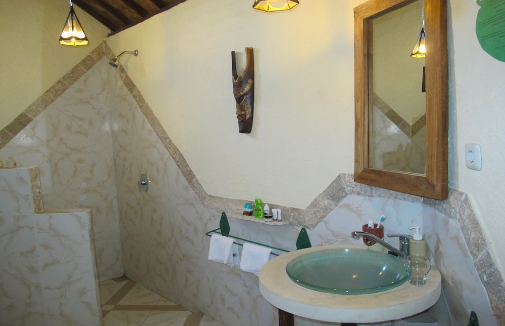غرفة قياسية بسريرين منفصلين بإطلالة على المسبح بغرفتي نوم، Hotel Uyah Amed Spa Resort 4/5