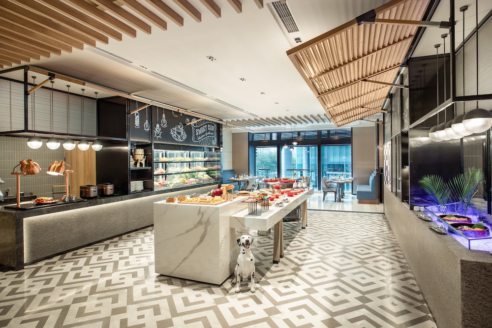 Crowne Plaza Shanghai Nanjing Road, an IHG hotel 10/71
