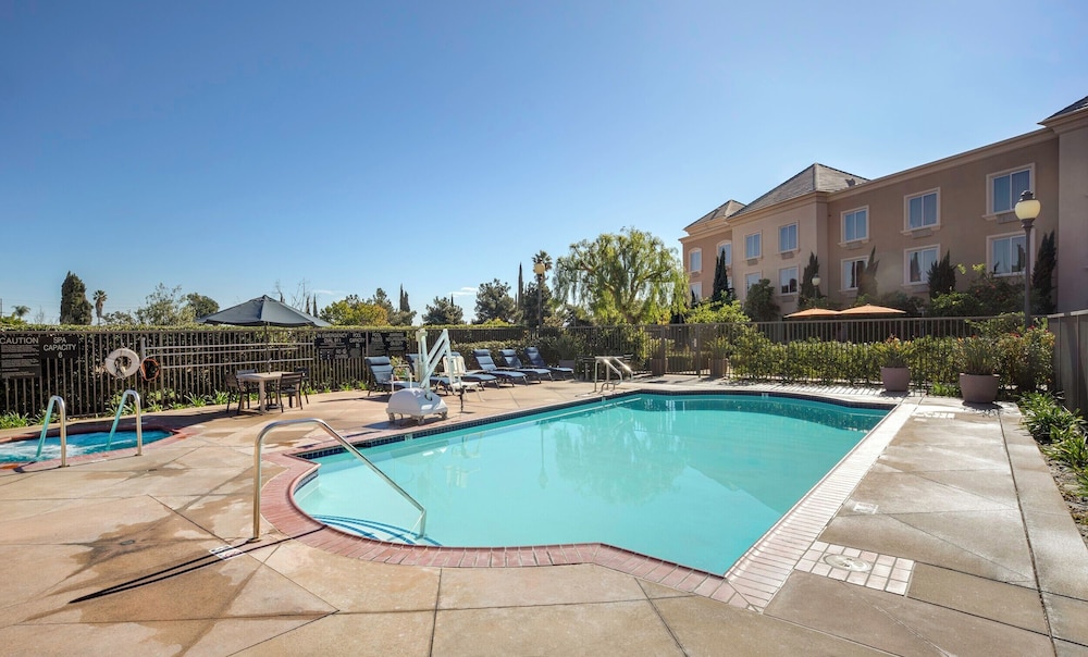 Ayres Hotel Chino Hills 32/55