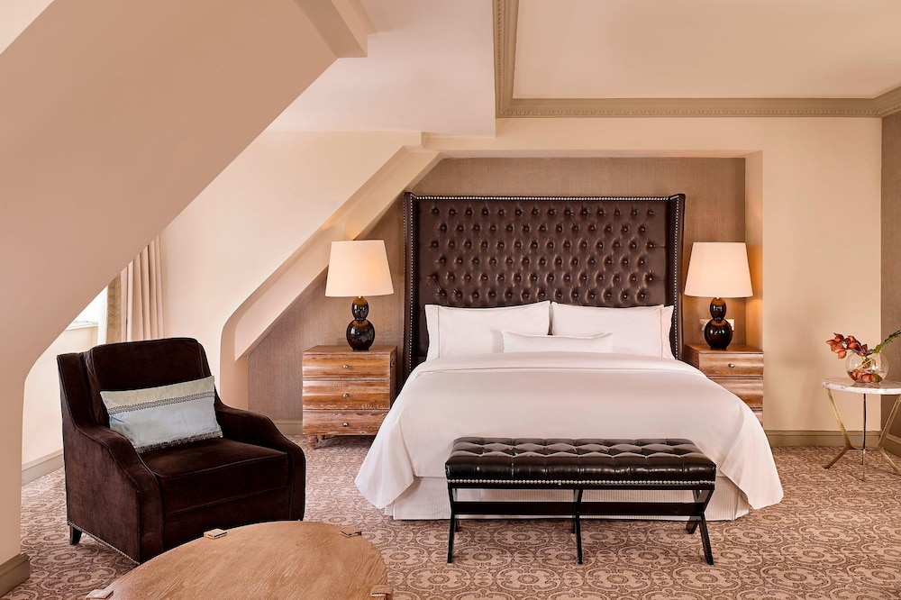 The College Green Hotel Dublin, Autograph Collection 16/63
