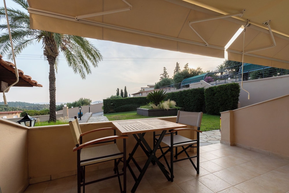 Kelyfos Hotel Bungalows and Suites 7/50