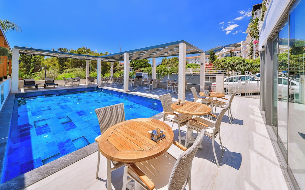 swimming pool spa