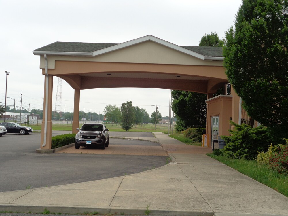 Fairgrounds Inn 38/42