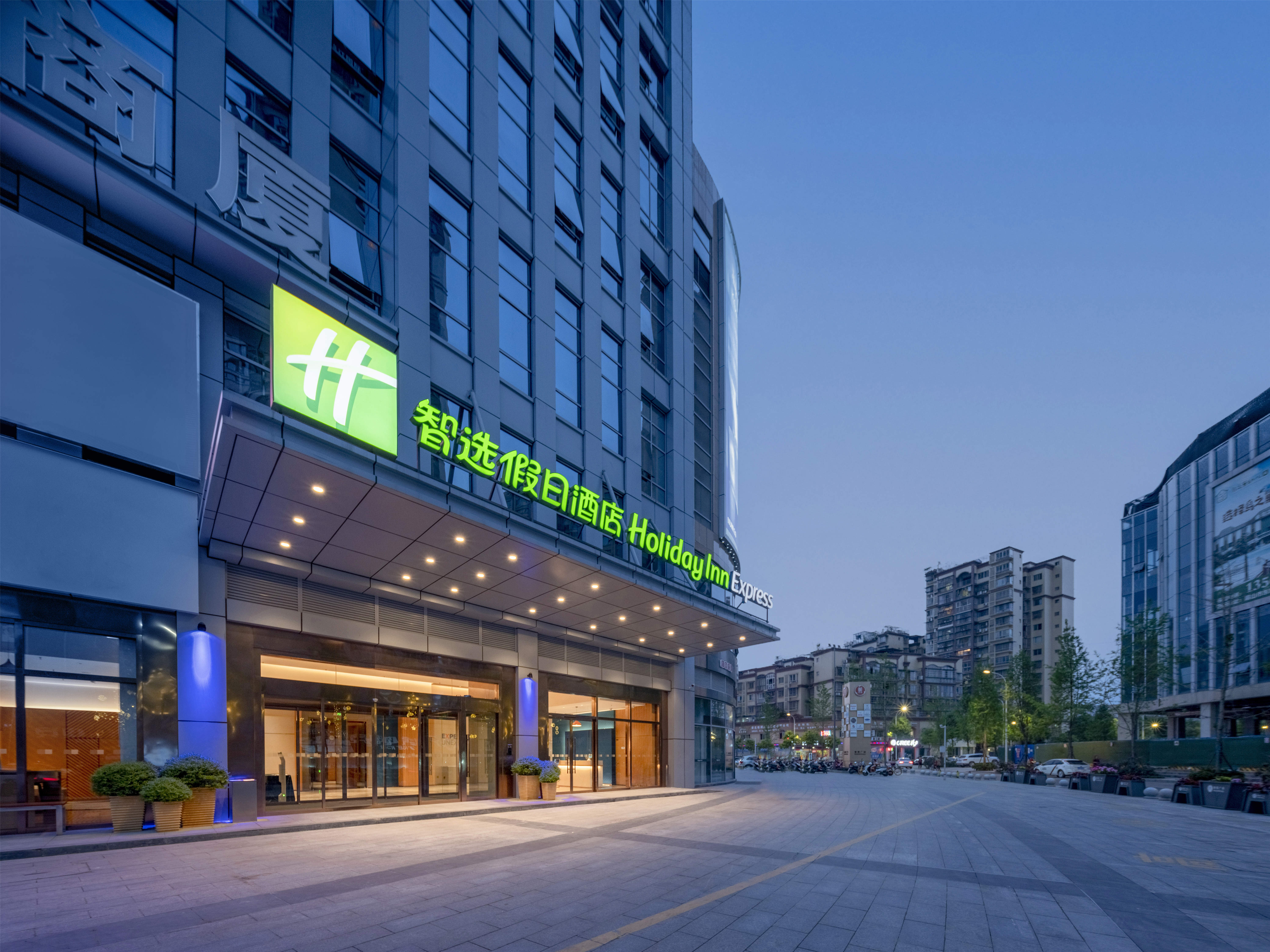 Holiday Inn Express Meishan Dongpo 50/52