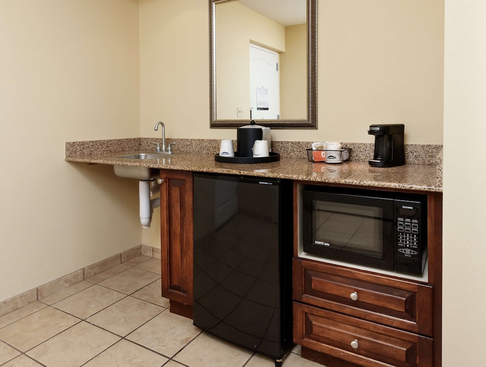 Hampton Inn and Suites Navarre 50/53