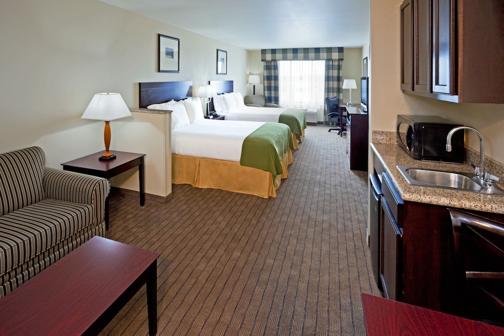 Holiday Inn Express & Suites Syracuse North - Airport Area 22/68