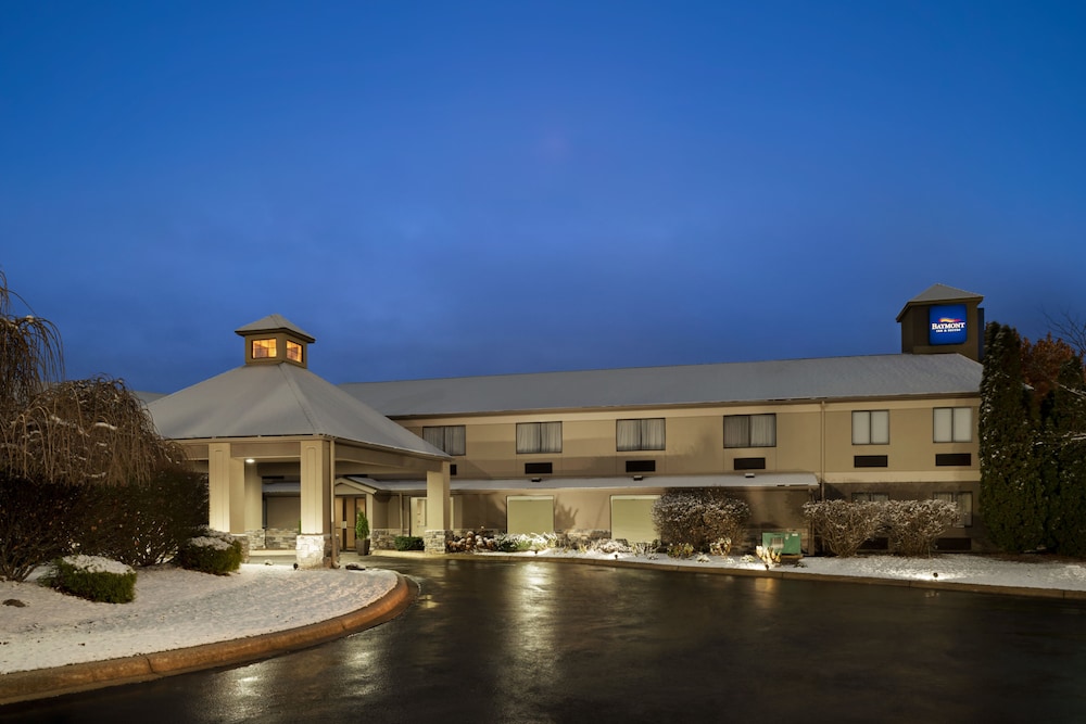 Baymont By Wyndham Belleville Airport Area 1/33