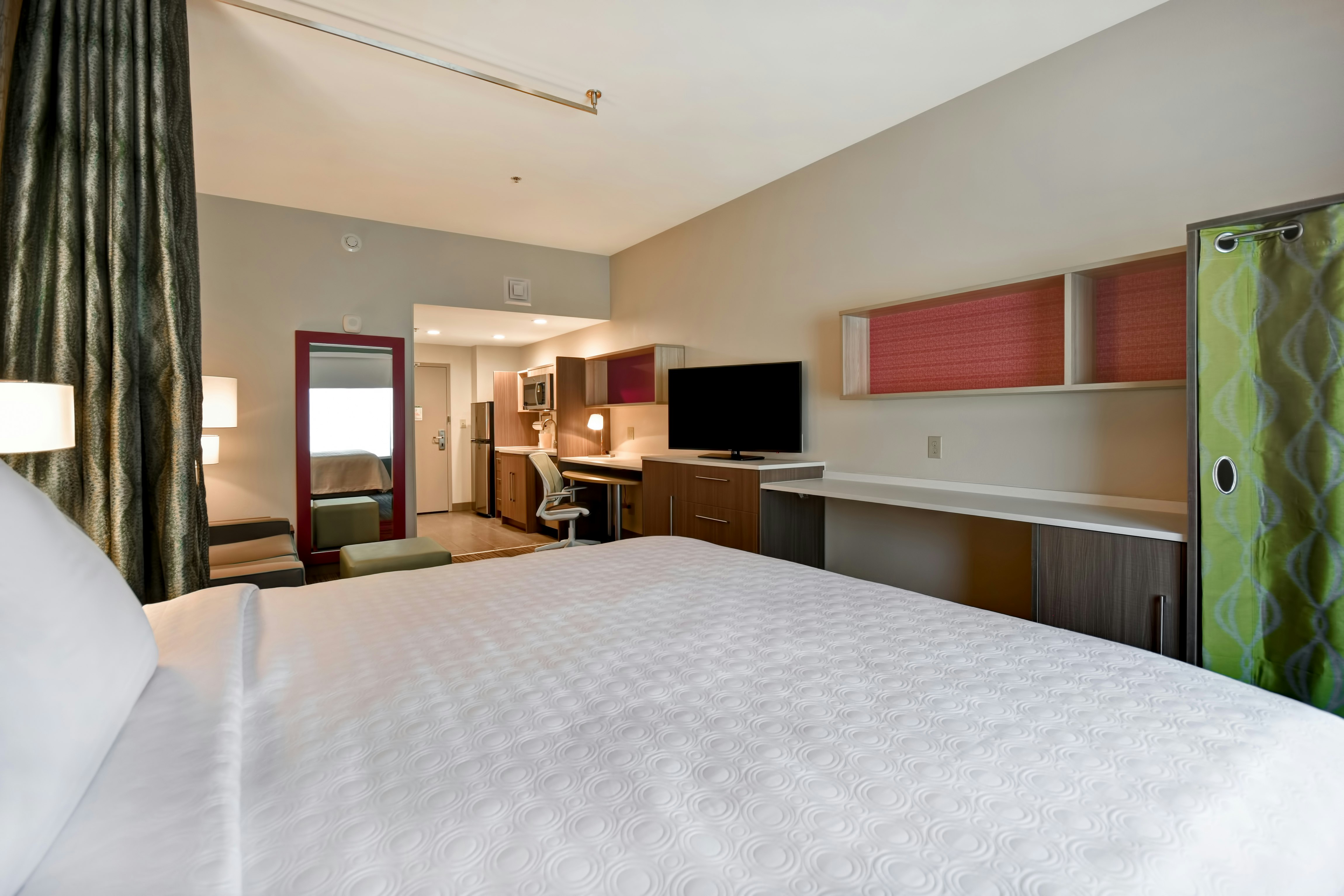 Studio, King Bed, Accessible