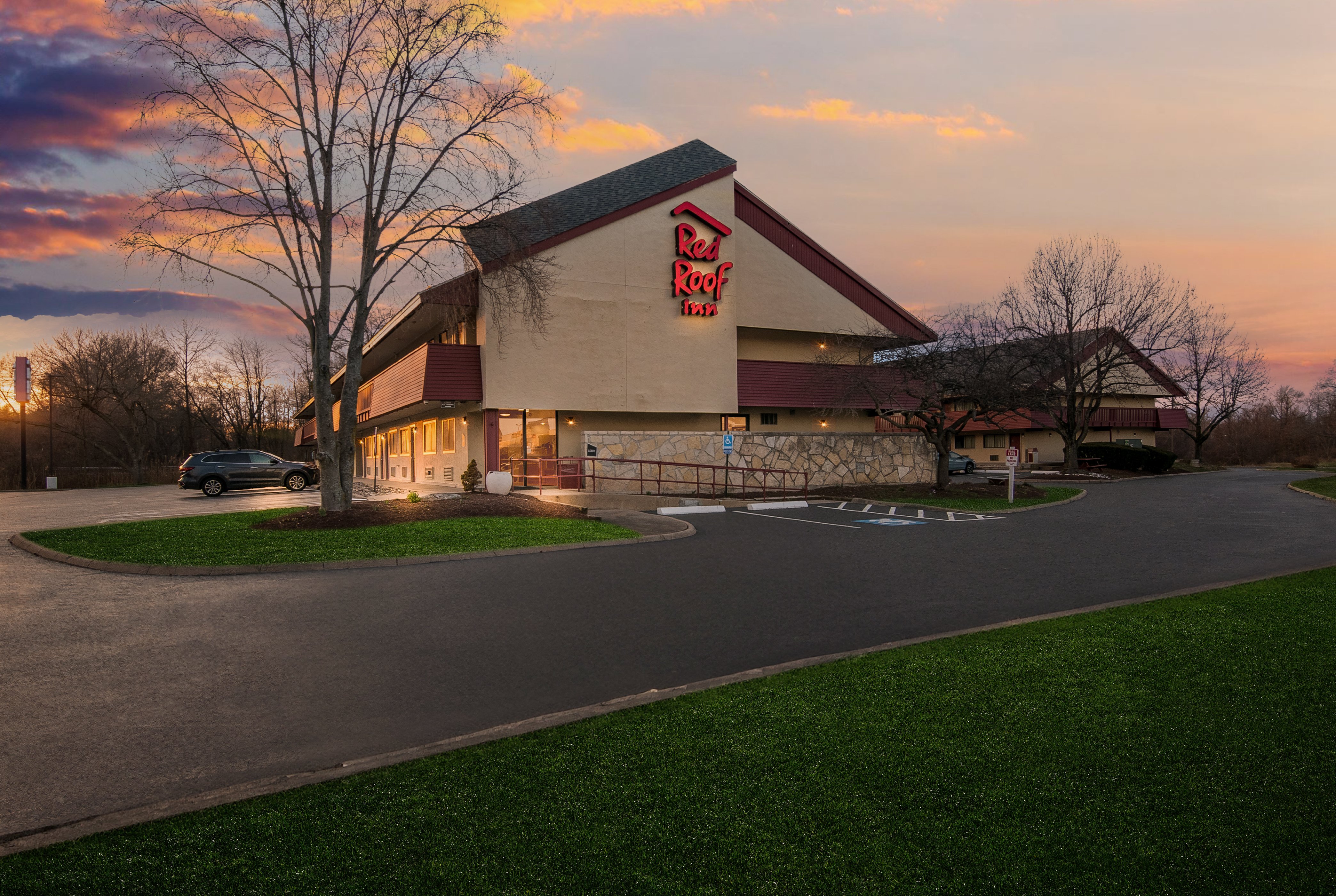 Red Roof Inn Enfield 20/20