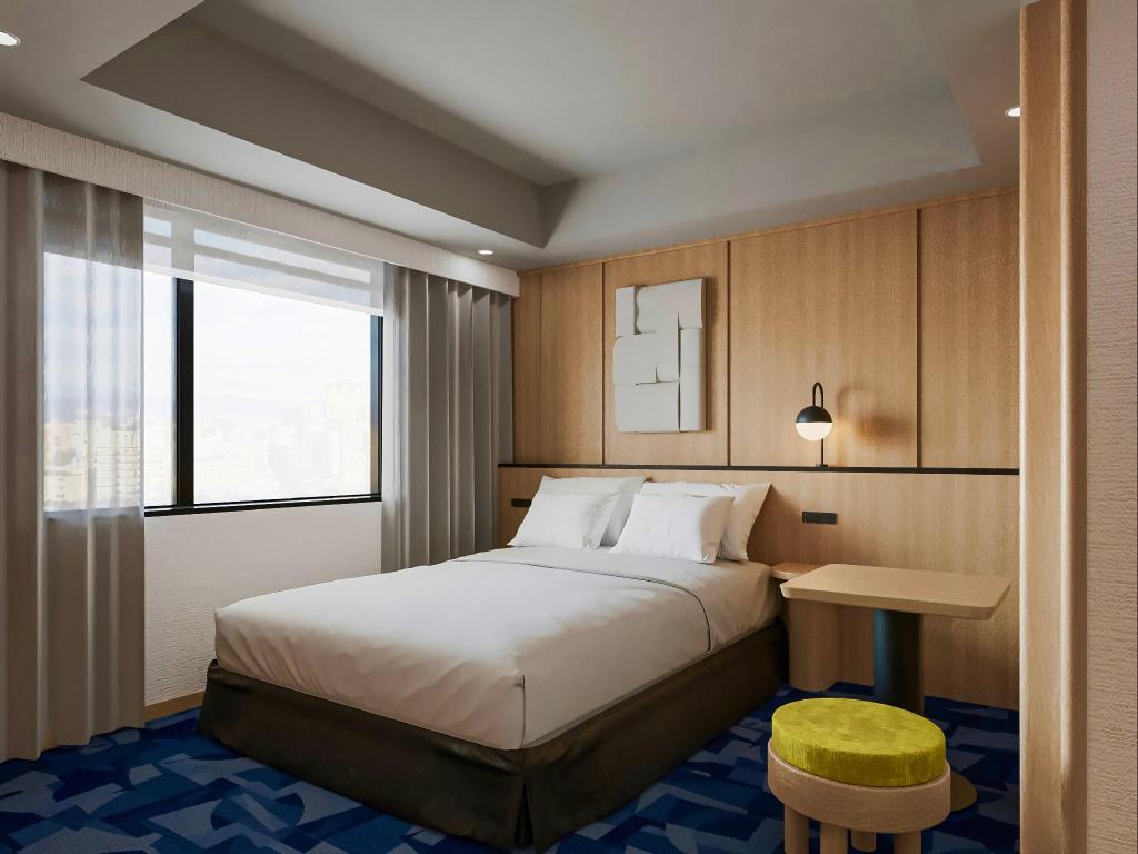 SUPERIOR, QUEEN BED