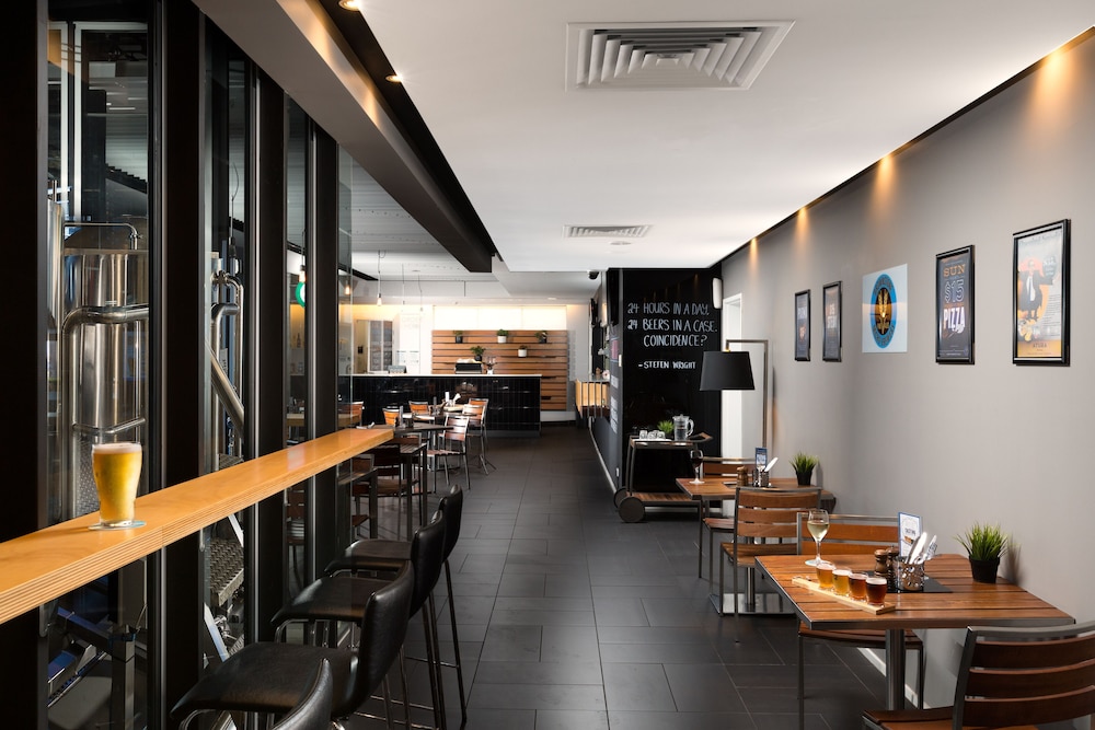 Atura Dandenong 32/60
