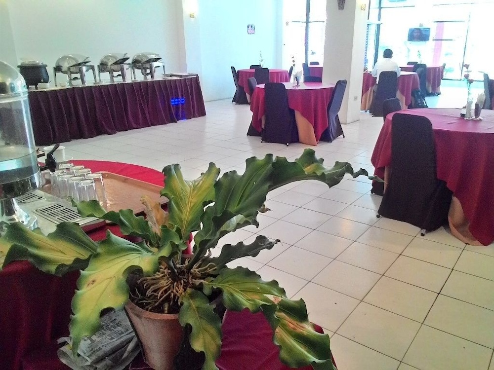 HOTEL BANDARA SYARIAH 40/48