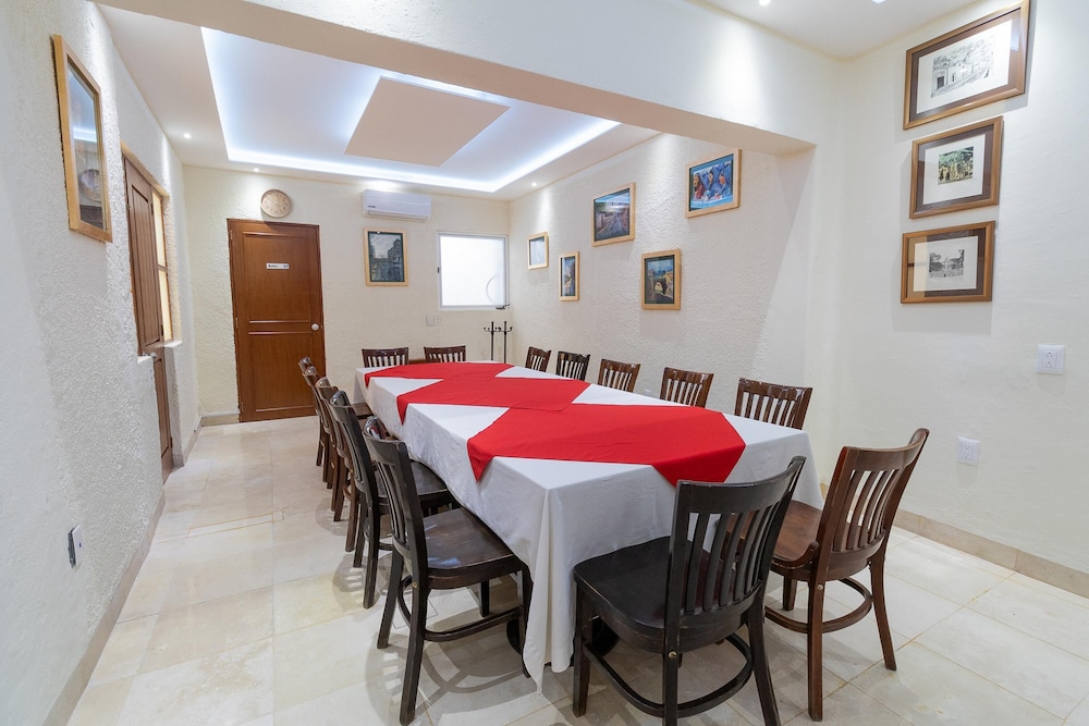 Hotel Marques del Valle 38/50