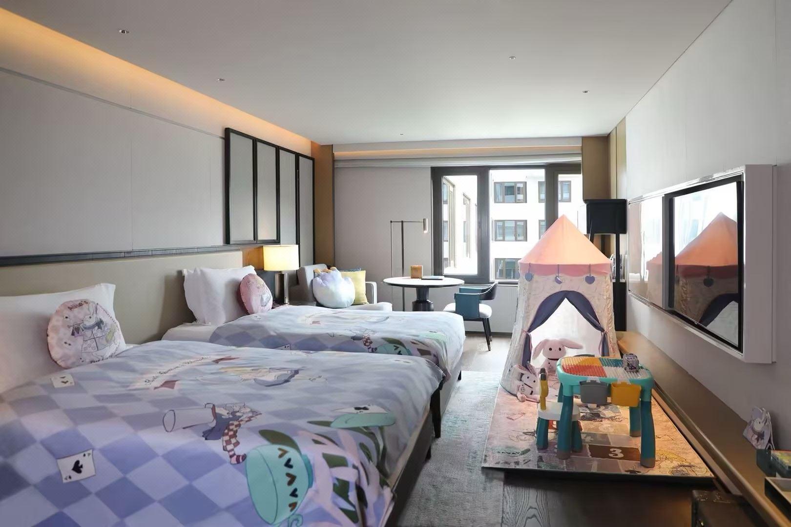 Wonderland, Theme, Alice, Family, Twin Beds