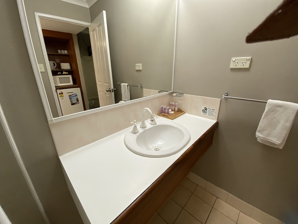 The Cosmopolitan Motel Serviced Apartments 41/48