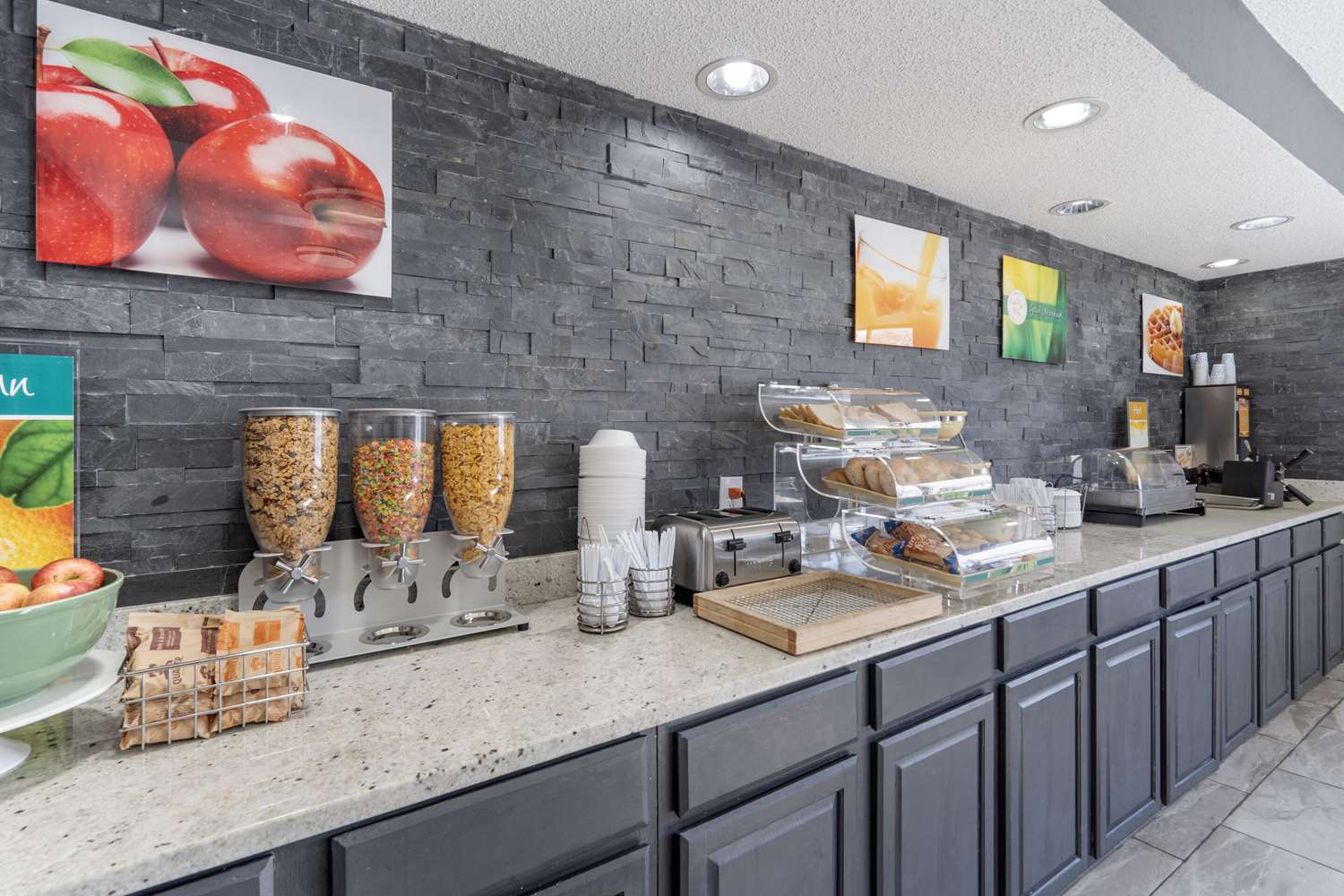 Quality Inn & Suites Bloomington University Area 18/19
