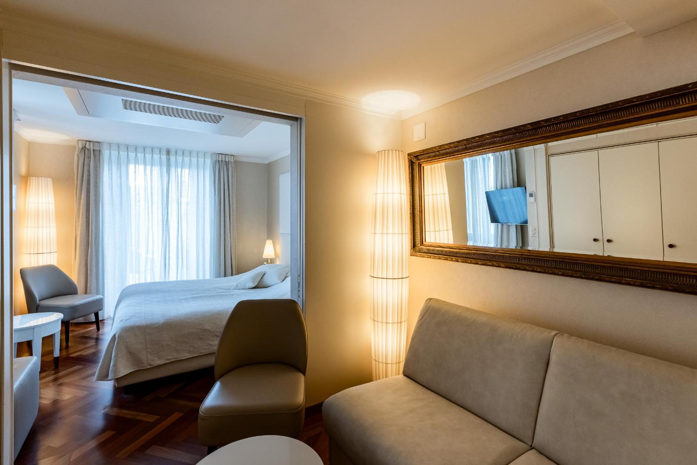 Junior Suite, 2 Double Beds, Sofa, Hotel des Balances 2/2