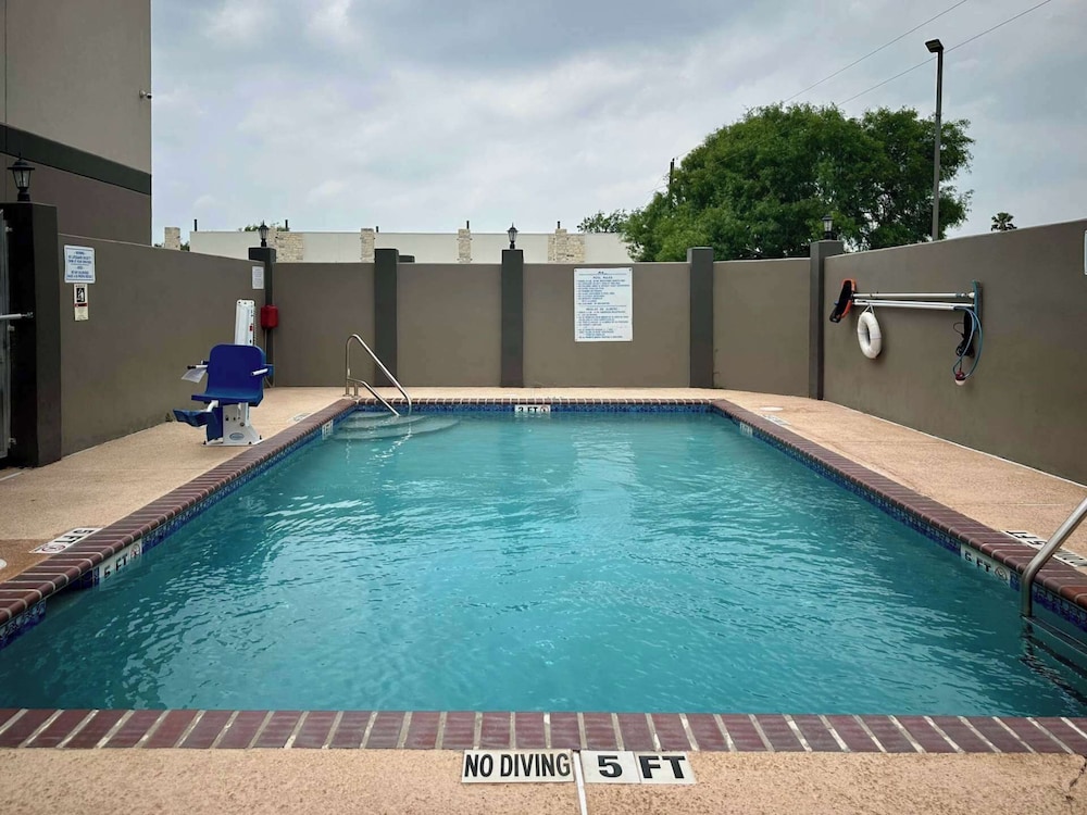 Motel6 Mission, TX 46/49