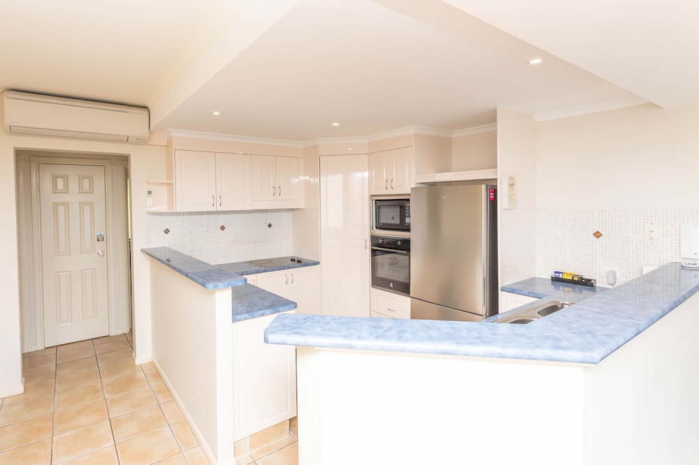 Seastar Apartments 4/50
