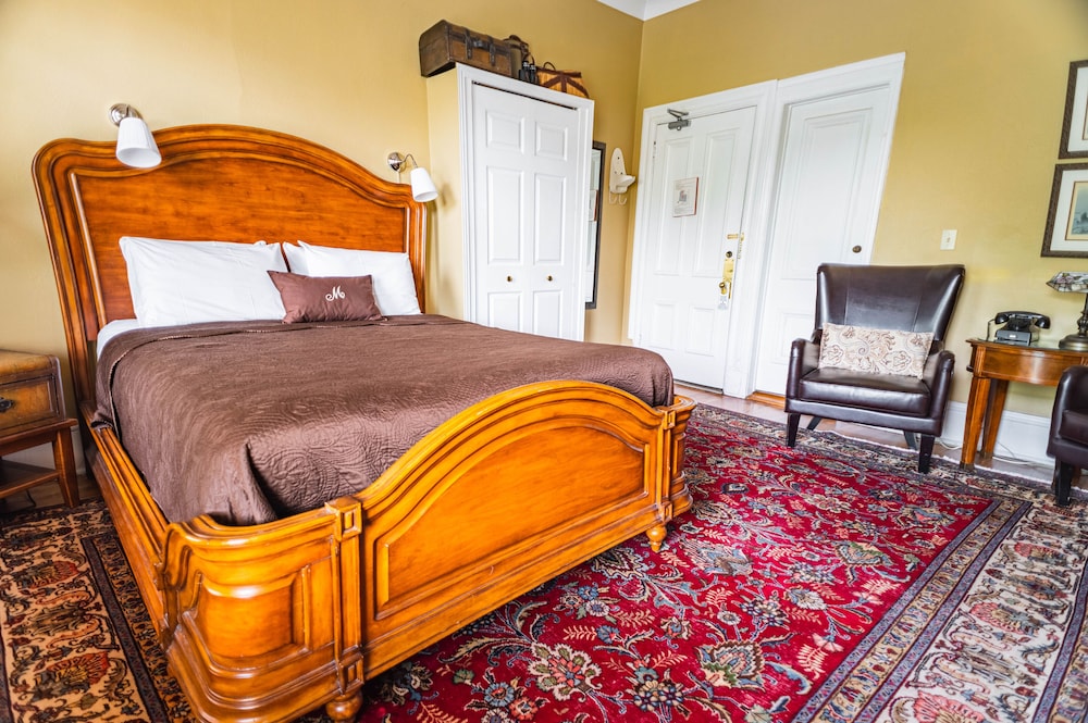 Queen Bed