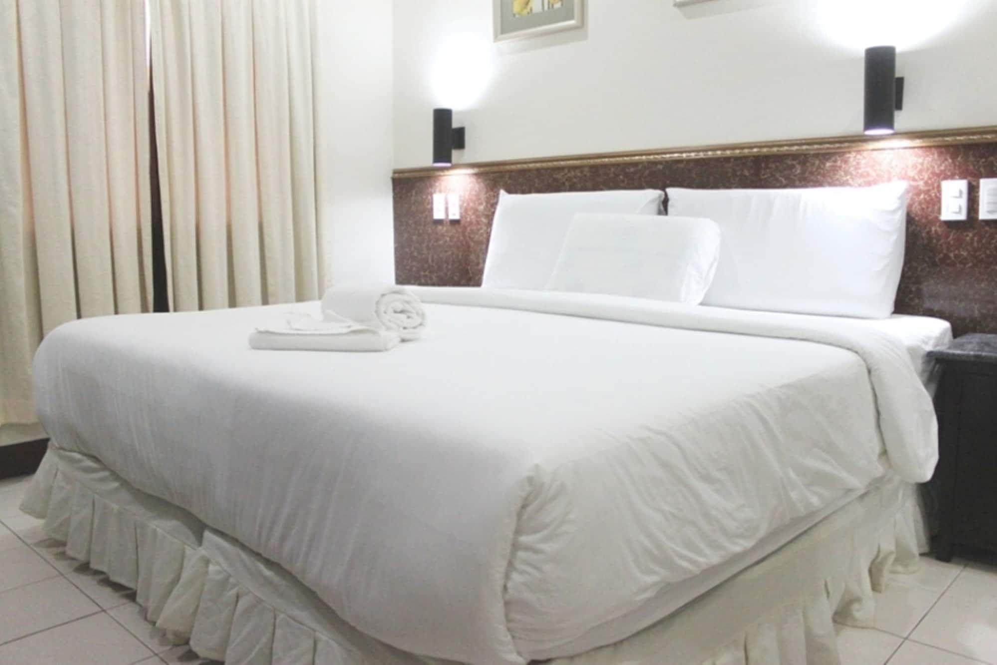 غرفة عصرية قياسية بسرير كينج، Lost Horizon Beach Dive Resort 3/8