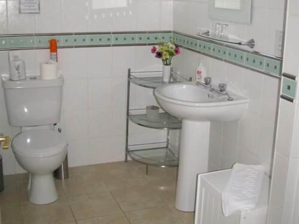 Meadowcroft Country Guest House 25/27