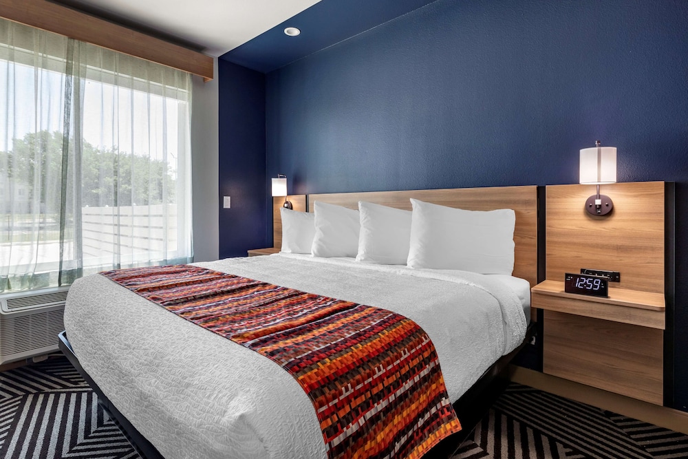 SUITE, KING BED, SOFA, ACCESSIBLE