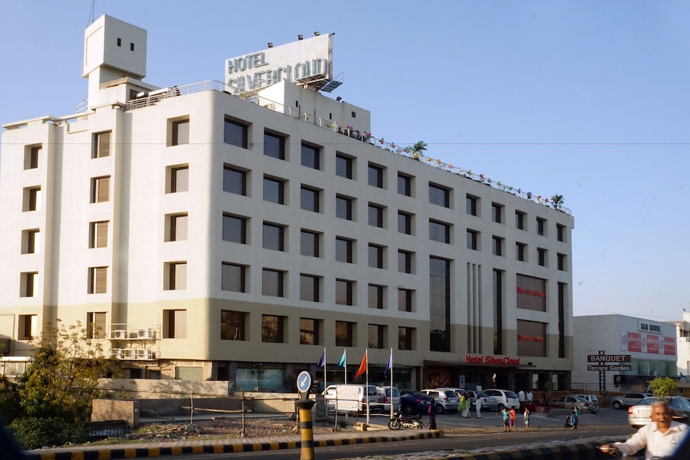 SILVER CLOUD HOTEL 4/71