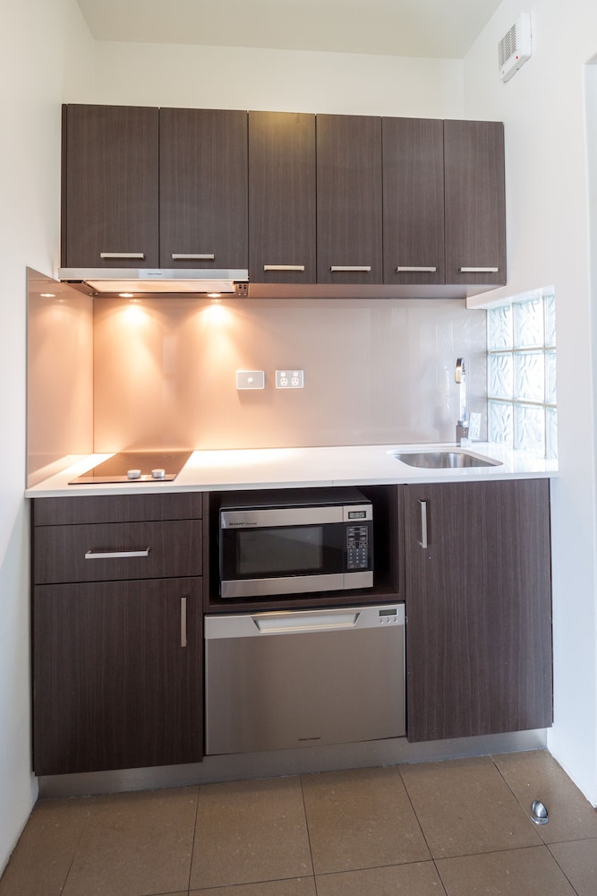 Pier 21 Apartment Hotel 10/60