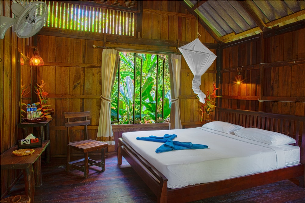 Khao Sok Riverside Cottages 9/50