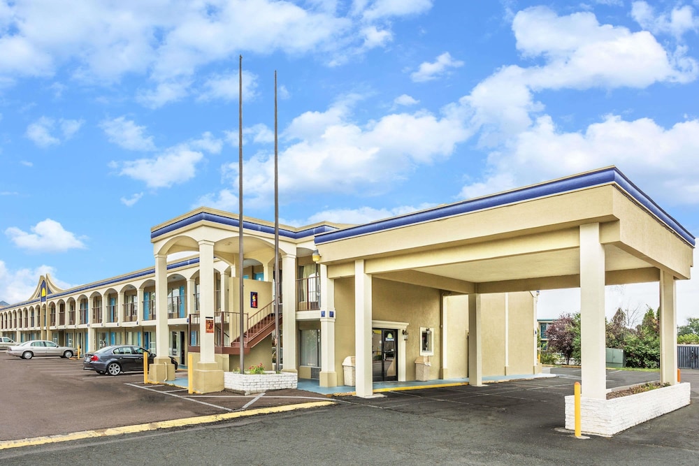 Days Inn By Wyndham Ashland 1/32