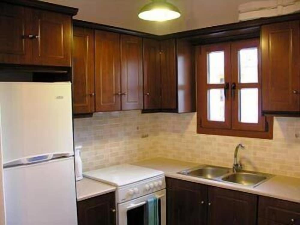 PANTELI BEACH STUDIOS APARTMENTS 50/50
