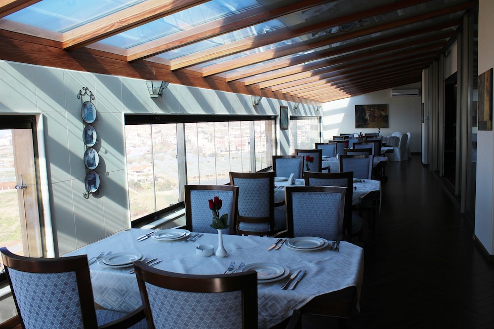 GOLDEN TULIP JIYEH MARINA RESORT 41/50