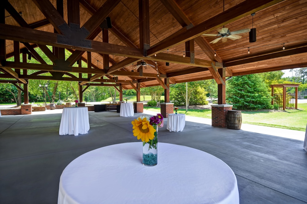 Embassy Suites Greenville Golf Resort Conference Center 25/38