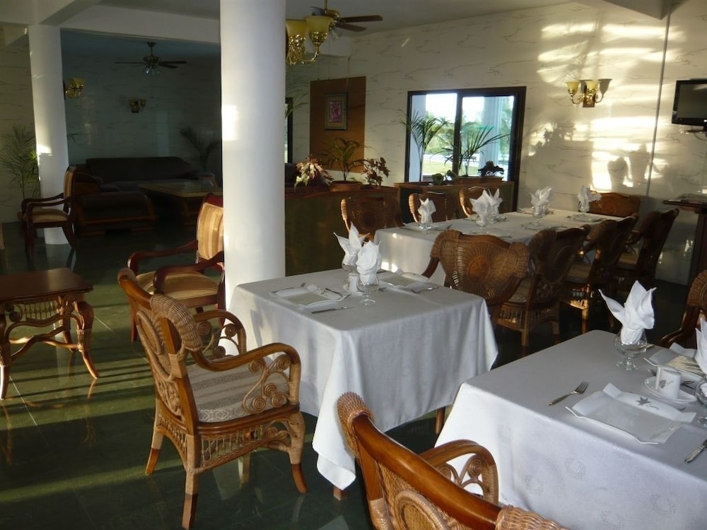 Sunny Golf Hotel 12/19
