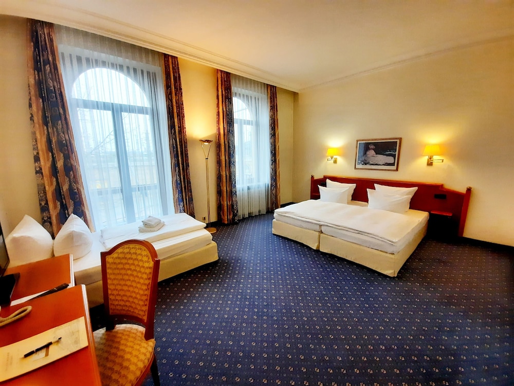 Bayerischer Hof Dresden 23/76