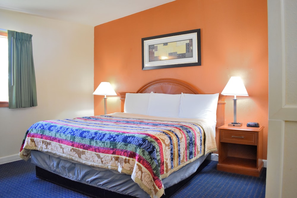 Great Lakes Inn and Suites 14/45