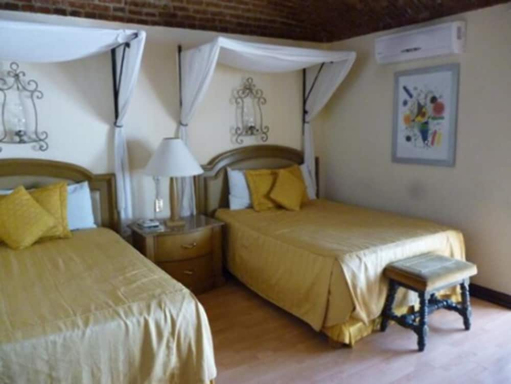 Hotel Castillo Santa Cecilia 22/70
