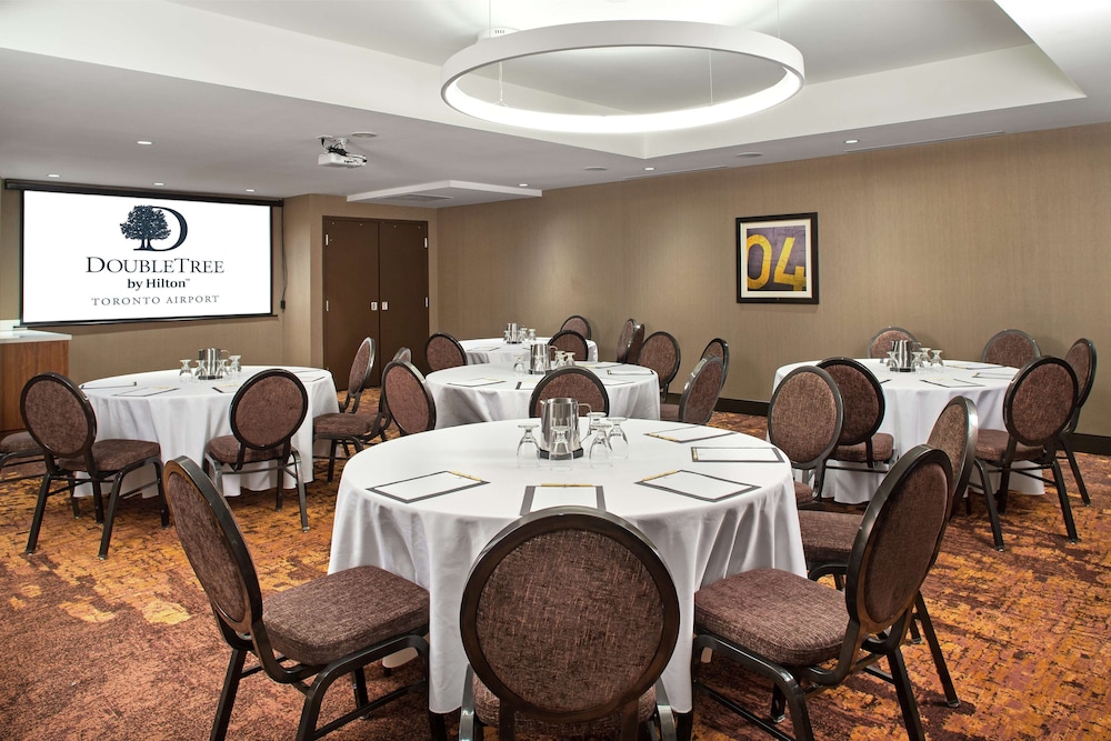 Doubletree by Hilton Toronto Airport 30/47