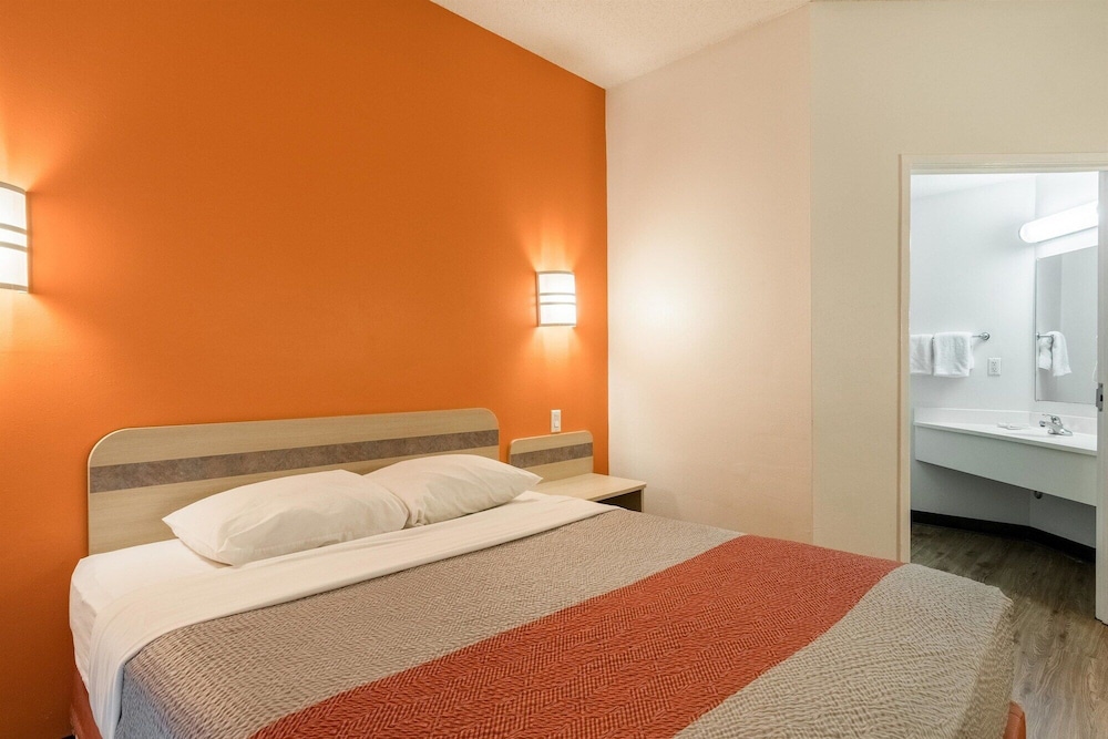 غرفة بسرير كوين لغير المدخنين، Motel6 Newport, TN 6/9