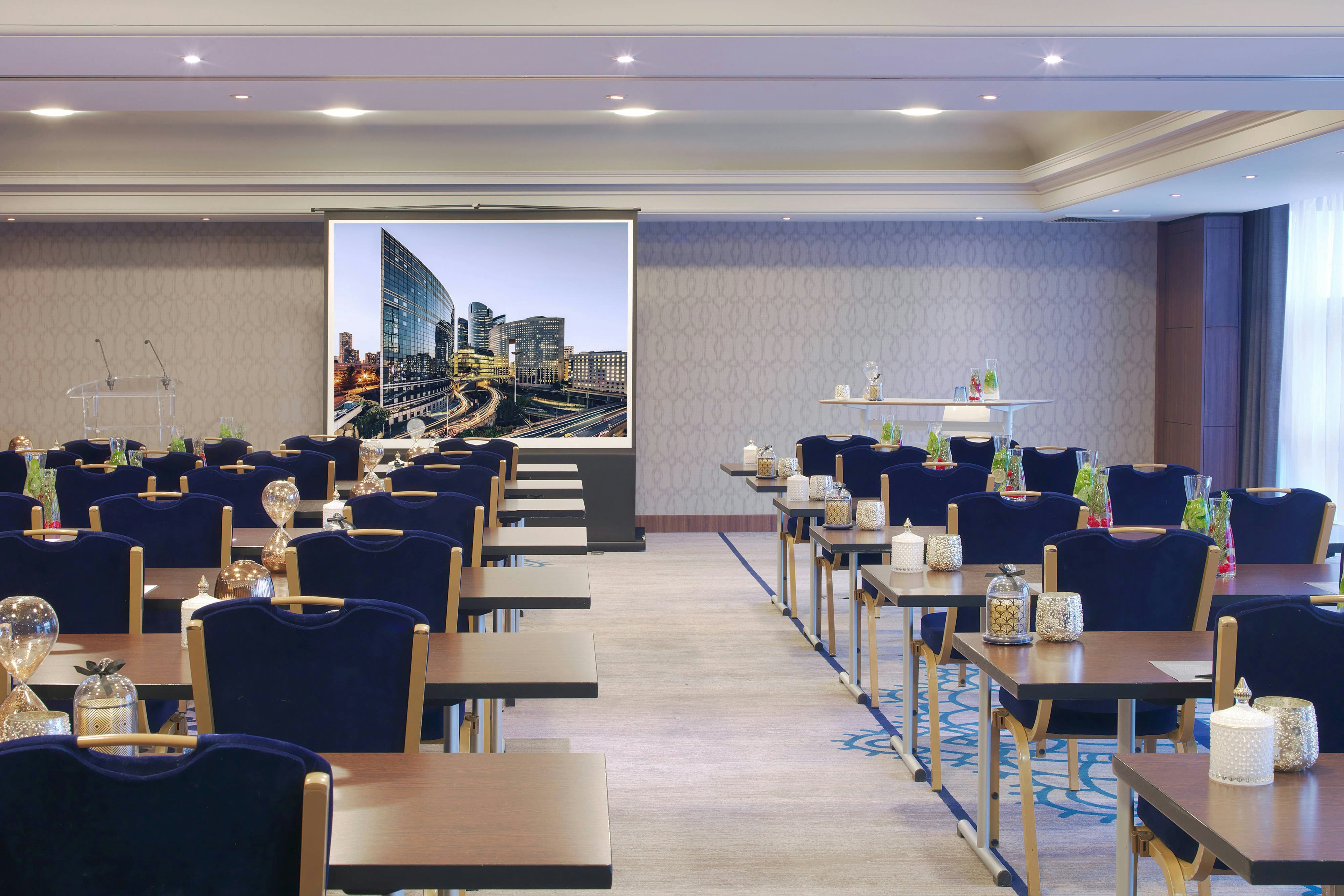 RENAISSANCE PARIS LA DEFENSE HOTEL 23/34