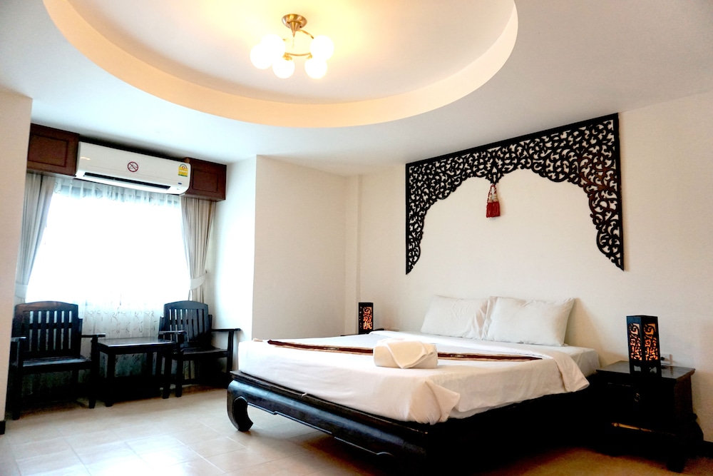 Wangburapa Grand Hotel 27/47