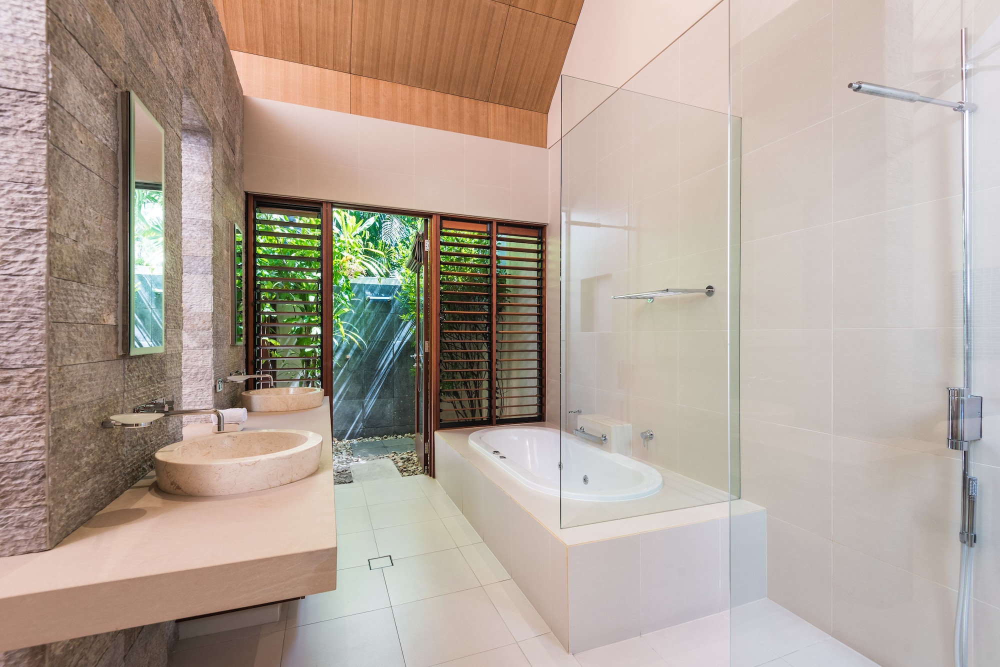 3 BEDROOMS, DELUXE, VILLA