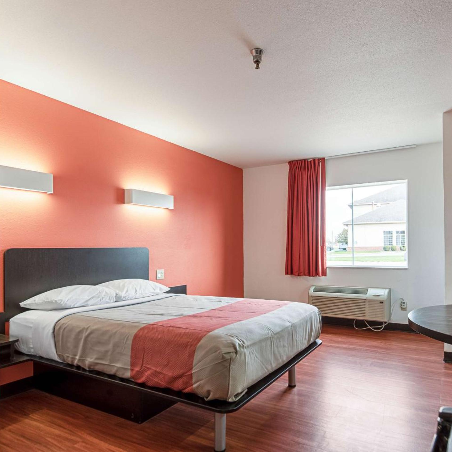 1 Full Bed - Non-Smoking, Micfridge