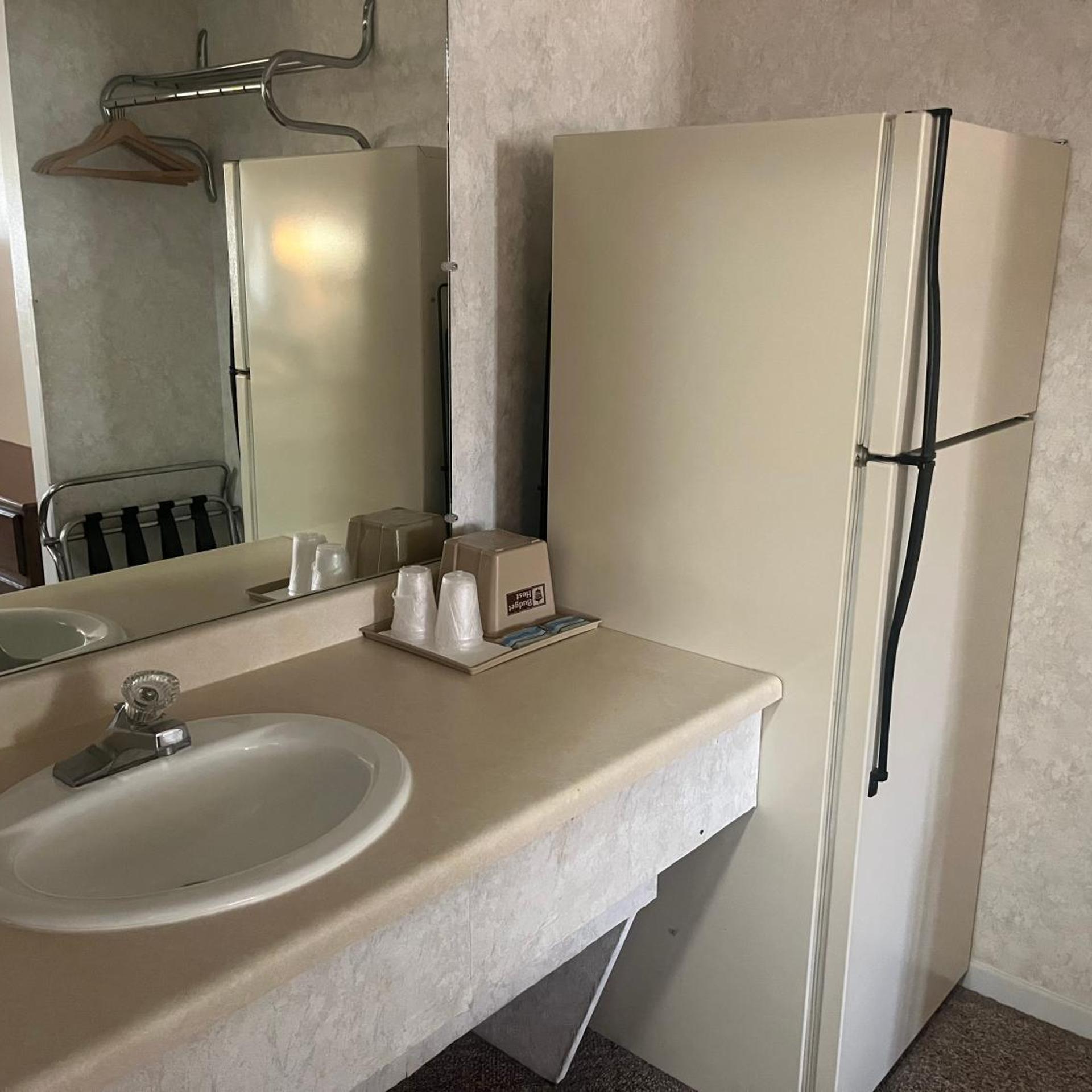 Aurora Inn 7/8
