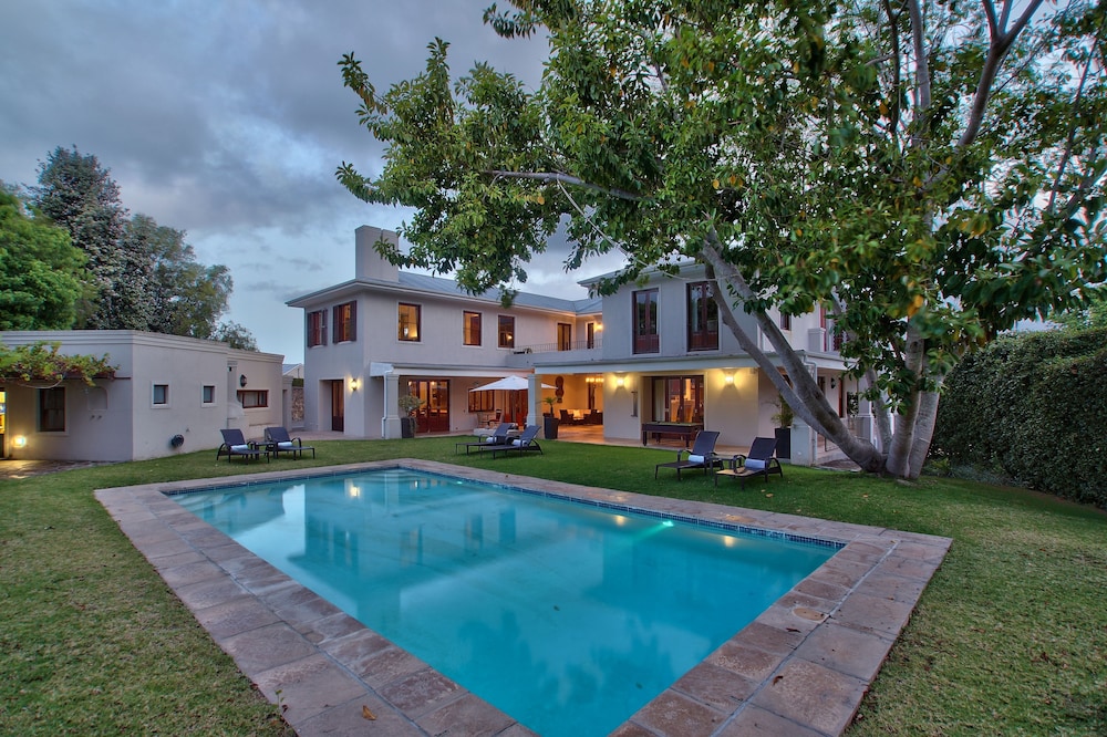 Nova Constantia Boutique Residence 1/70