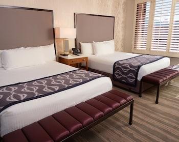 DELUXE, 2 QUEEN BEDS, ACCESSIBLE