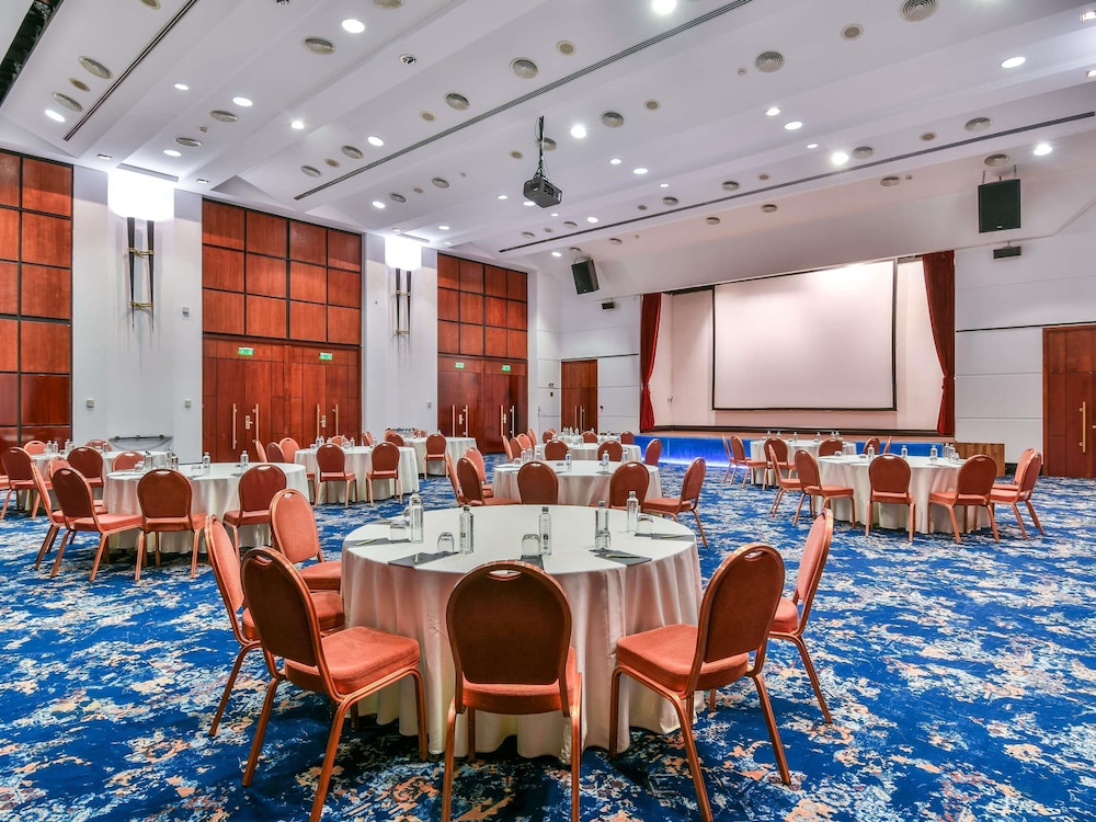 Pullman Bucharest World Trade Center Hotel 69/74