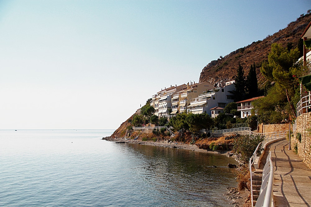 MELI APARTMENTS & VILLAS 31/50